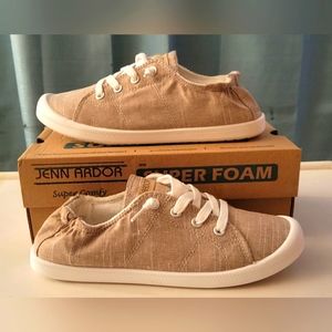 Womens Slip On Super Foam Shoes size 7 beige cream